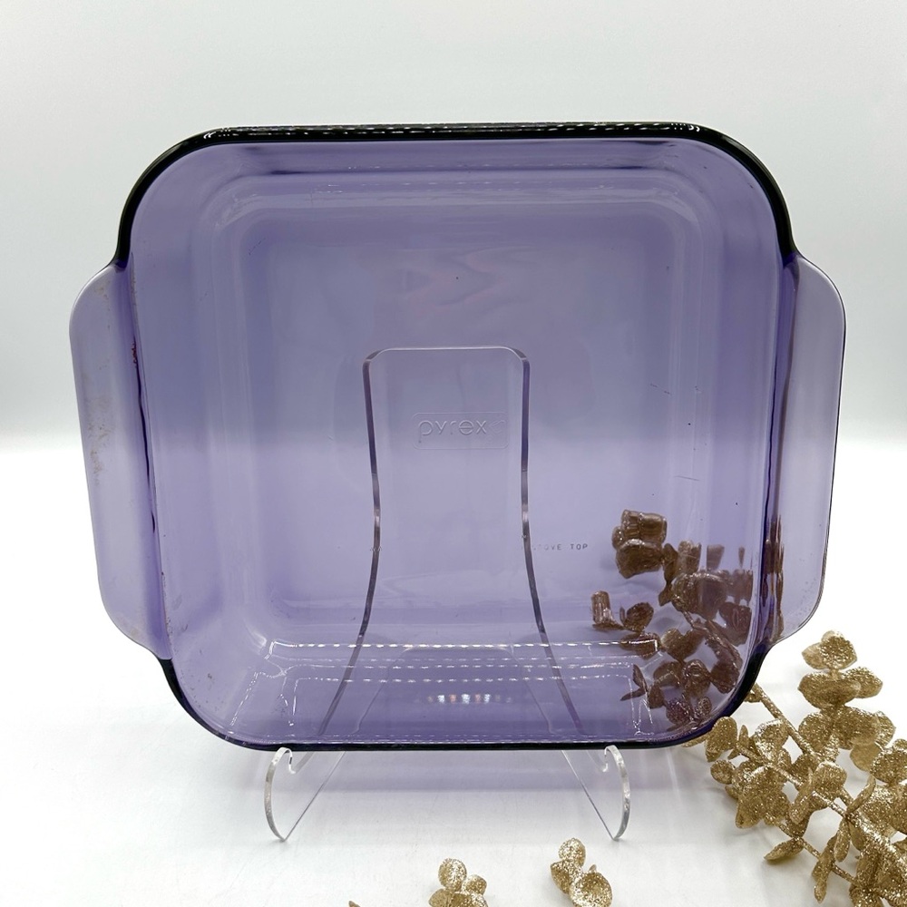 🪻HP! Pyrex 8 x 8” Square Amethyst/ Purple Vintage Glass Dish.